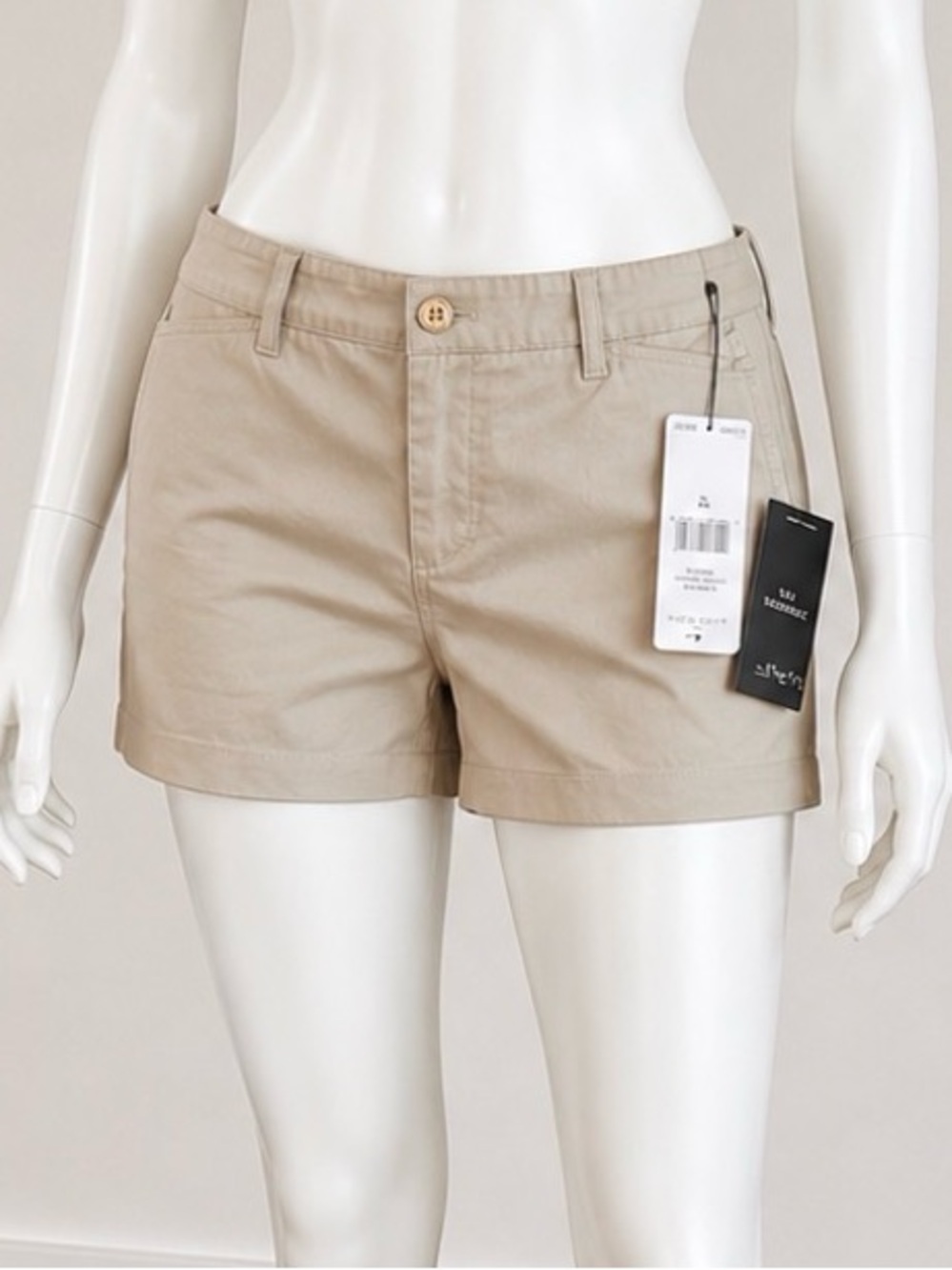 NWT Lauren Ralph Lauren Classic Tan women’s slimming fit Shorts size 16